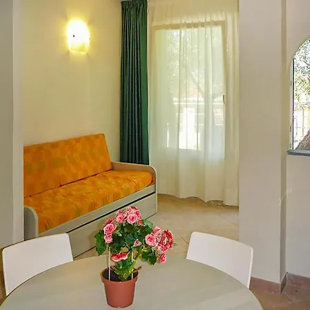 Amazing In With Outdoor Swimming Pool And 1 Bedrooms Apartman
