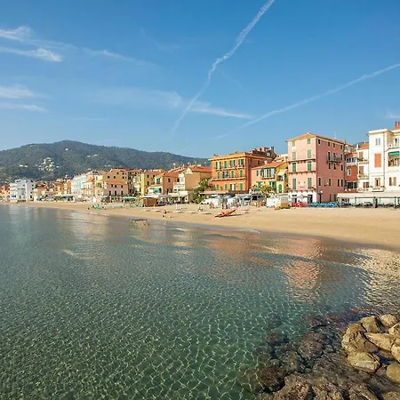 Amazing In With Outdoor Swimming Pool And 1 Bedrooms Apartman