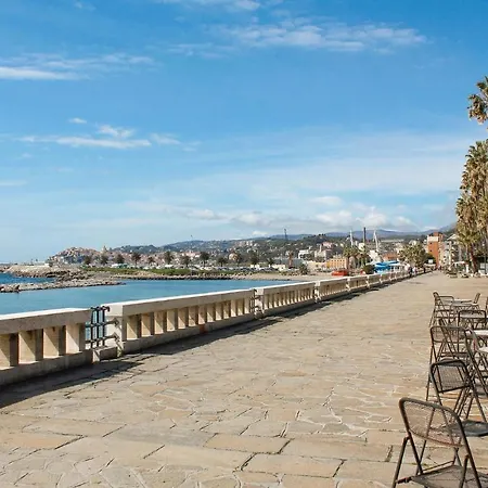 Amazing In With Outdoor Swimming Pool And 1 Bedrooms Apartment